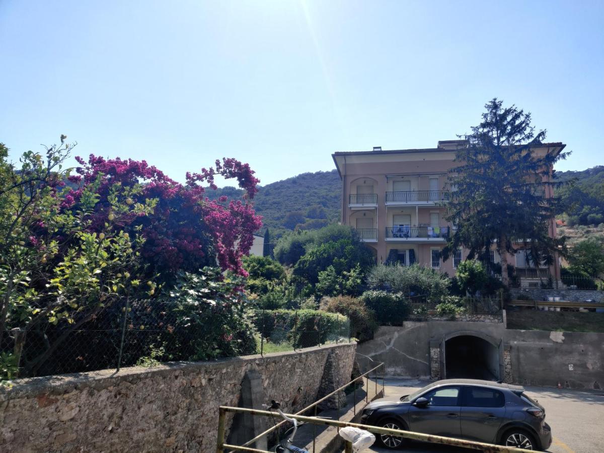 Sotto Il Cielo Apartment Finale Ligure Bagian luar foto